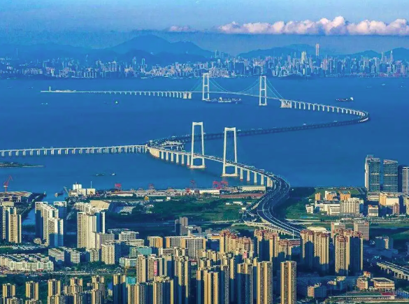 CulturalLingnan's tweet photo. On July 8th, the winners of the latest National Science and Technology Progress Award were announced. The project "Key Technologies, Equipment and Application for the ShenZhong Link Steel Shell Concrete Immersed Tunnel" received the First Prize of the National Science and Technology Progress Award. ShenZhong Link is a major national project and a key transportation hub in the Guangdong-Hong Kong-Macao Greater Bay Area(GBA). 

Stretching 24 kilometers from the Shenzhen Airport interchange in the east to Ma'an Island in Zhongshan in the west, the link integrates bridges, islands, tunnels and underwater interchanges. It is regarded as one of the most difficult cross-sea cluster projects ever built worldwide.