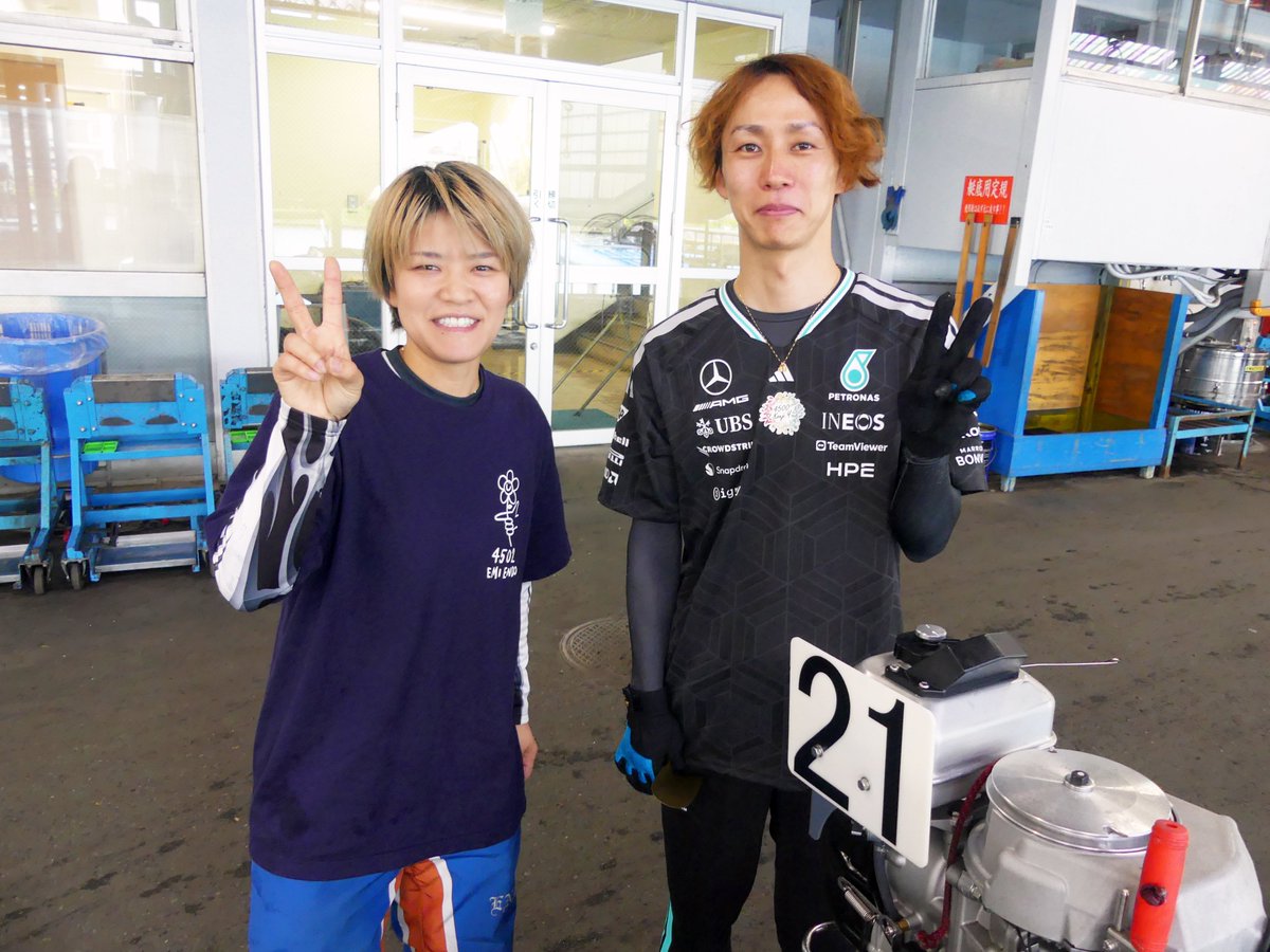 boatracetoda's tweet photo. 〈GⅡ 第8回全国ボートレース甲子園⚾️〉本日4日目・予選最終日✨

#遠藤エミ 選手（滋賀県代表）＆#山田康二 選手（佐賀県代表）の102期同期ツーショットいただきました🩷✨

真夏の暑さのなか、たくさんのご来場・ご声援まことにありがとうございます☀️
こまめな水分補給など熱中症予防を万全に、勝負駆けの熱戦をお楽しみください！

#ボートレース甲子園