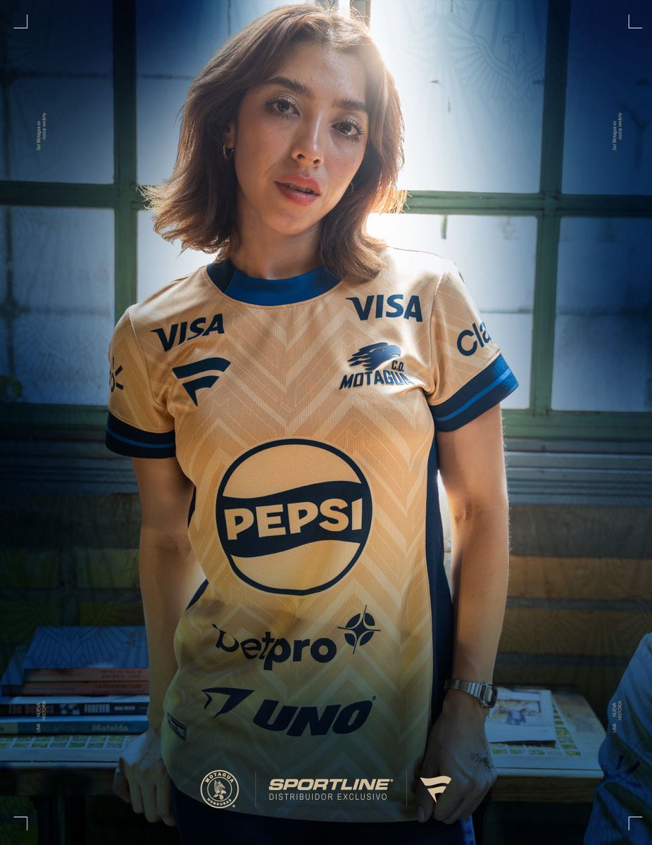 MOTAGUAcom's tweet photo. La indumentaria oficial 2026/27 del ¡Fútbol Club Motagua! ya está disponible en la casa del deporte Sportline Honduras. Tres camisetas espectaculares que fusionan historia con un diseño innovador.
Local: Un azul profundo con detalles de águilas en vuelo y un elegante cuello polo blanco.
Visita: Una joya en color oro crema con líneas retro y el histórico escudo de Campeones de Centroamérica 2007. 
Alternativa: Un vibrante y audaz verde limón con textura de plumaje, diseñado para los que quieren destacar con un estilo único y moderno.
¡No te quedés sin la tuya para esta temporada! El Ciclón Azul ya se encuentra disponible en nuestro sitio web https://t.co/mqJMu64bX2
Sportline Sponsor Oficial de Todos