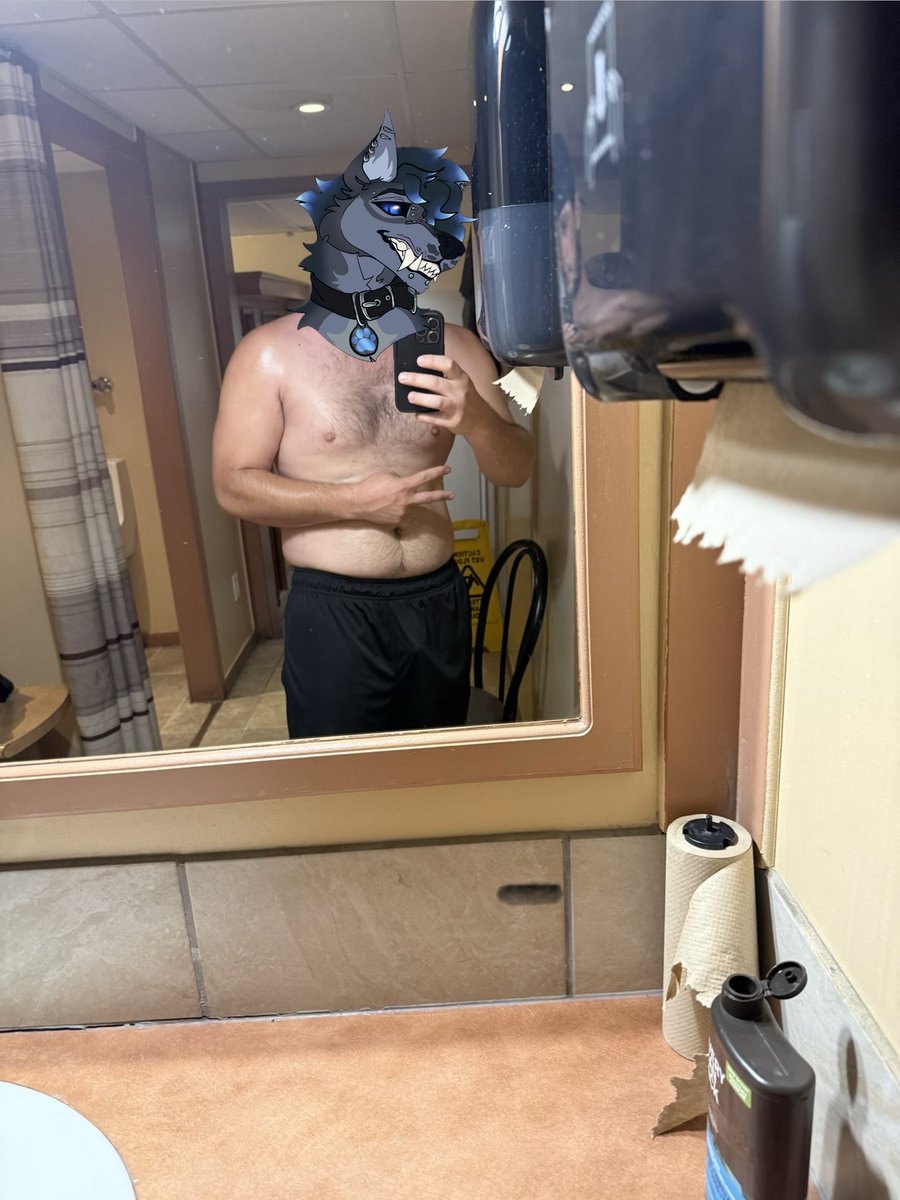 AdGreytehwolf's tweet photo. This gym journey has been going amazing
#furry #gym #fursuit #workingout #gains #summerbod #postworkout https://t.co/V7a32TKaJq