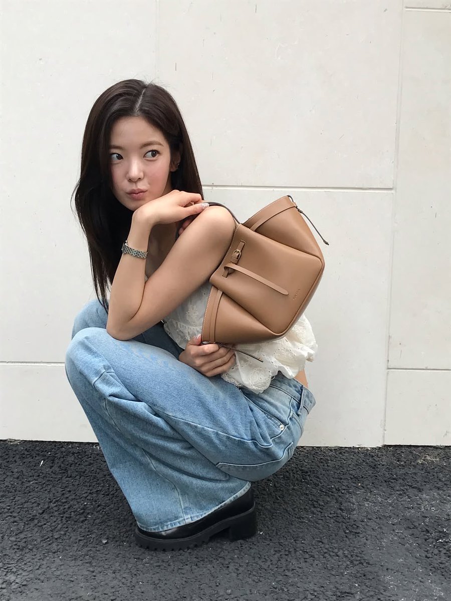lialovesyuo's tweet photo. 𓍯 TGIF my babies! Lets go out and enjoy oursleves 🤍 https://t.co/zEAu0mTS9S