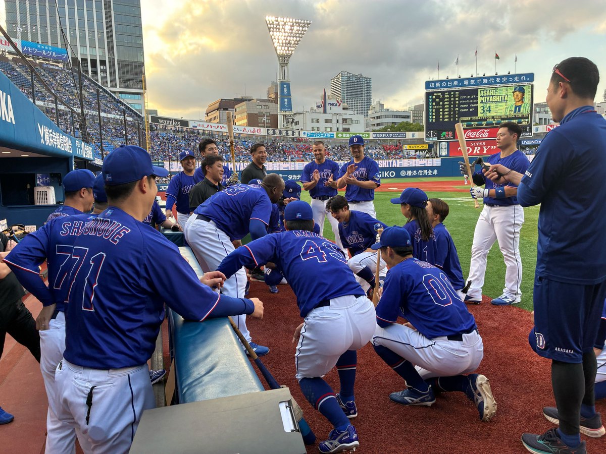 ydb_yokohama's tweet photo. 『野球未来創造SERIES 〜横浜DeNAベイスターズ 15th ANNIVERSARY GAME〜』

中日ドラゴンズの皆さまに多大なるご協力をいただき、ドラゴンズファンのキッズを対象にした「監督キッズ」を実施しました！🙌

円陣やベンチ内に入れていただくなど、キッズにとっては忘れられない体験に✨

@DragonsOfficial 
#dragons
#野球未来創造SERIES
#YDB15th
#baystars