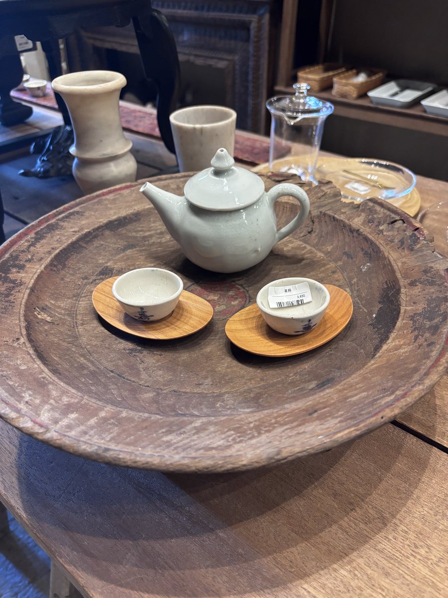 charou_uka's tweet photo. ご挨拶に行ってきました

東京で発作的に茶樓雨香のティーバックが飲みたくなったら可視化飯店さんへ行ってね

東京で販売してくれて有難う〜

かわいい茶器も多くて良い

https://t.co/GcvNGYXSpS https://t.co/J6Ds5dUZUw
