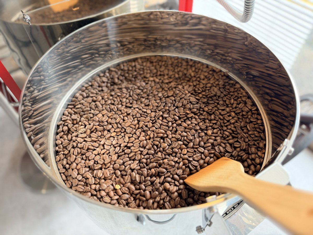 roca_Village's tweet photo. 今朝は２種作成
◆エチオピア カルマチェ農園ゲイシャG1ナチュラル（high roast）
◆インドネシア トラジャ ランテカルア（city roast）
#その人の美味しいが正解 https://t.co/lwSGR6ant9
