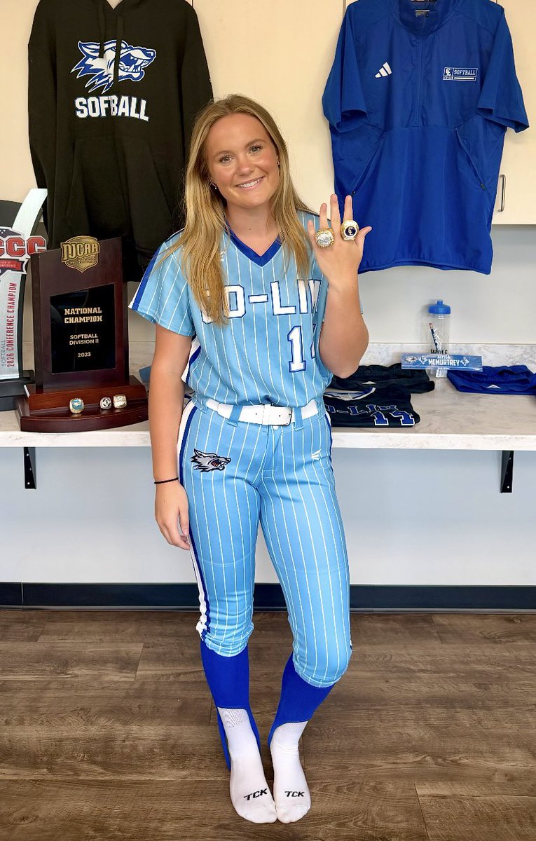 AlyssaMc2028's tweet photo. Co-Lin visit in the books!  Had a great time today on my visit with @coachmeleah and @coachbeall07!  Super excited and really enjoyed it! Thank you for having me!
@CoLinSoftball 
@IGNational2025 https://t.co/FgQxZLETcn