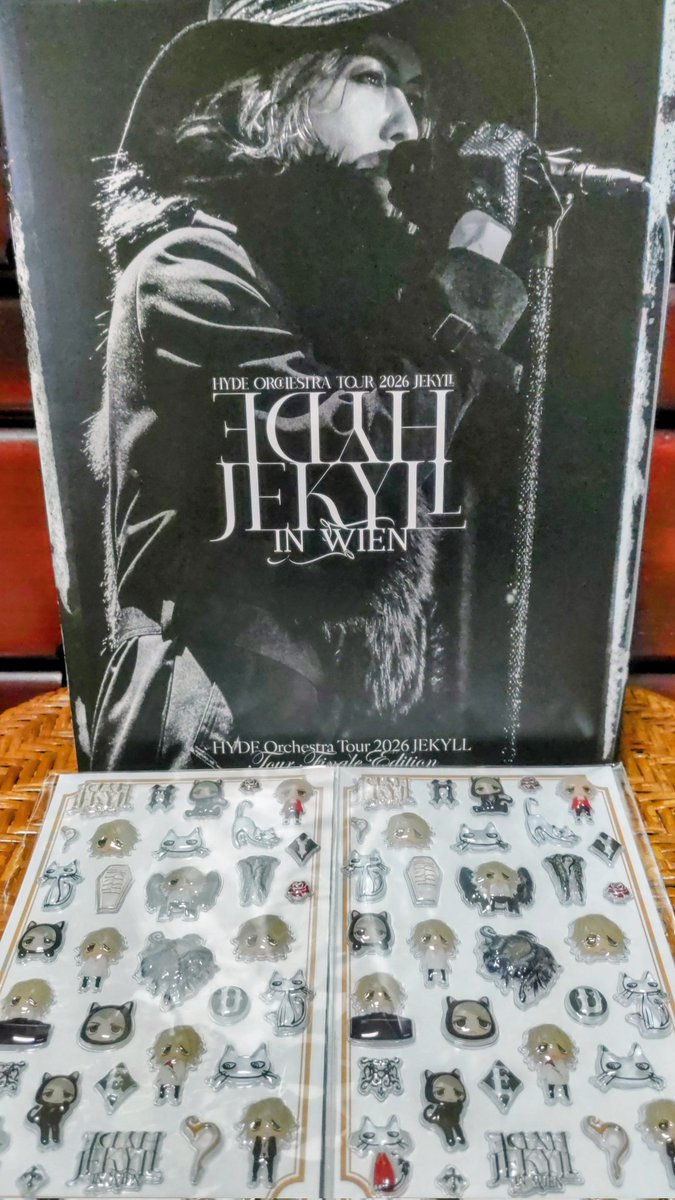 YuMiyaHy's tweet photo. アフターパンフとぷくぷくシール届いた🥳
#HYDE
#HYDEOrchestraTour2026JEKYLL https://t.co/gvxatqqW8L