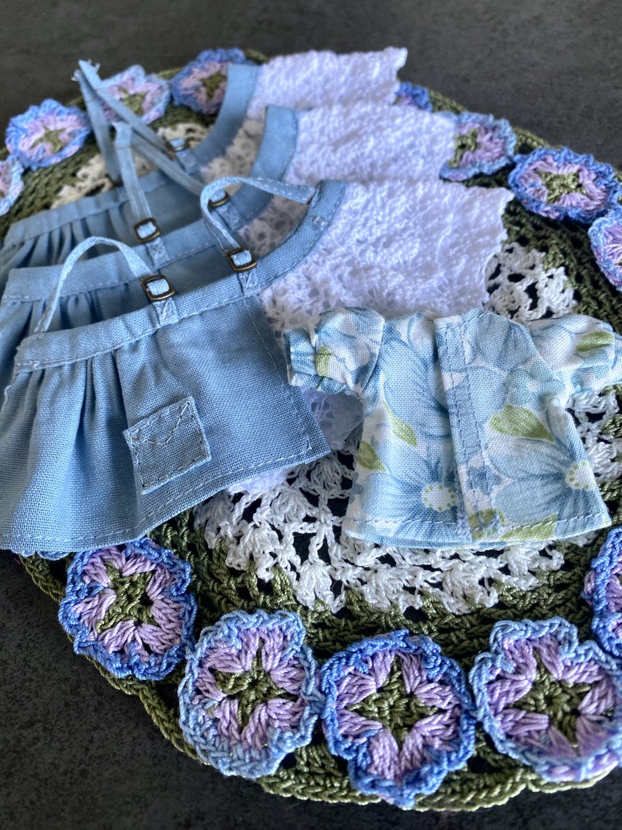 Onatsu_factory's tweet photo. 今日も暑いので、久々に涼しげなスモーキーブルーのお洋服を３着制作🧵このお洋服お気に入りなので、空き時間にちまちま再販していきたい…(o^^o) https://t.co/fogRUOGFAG
