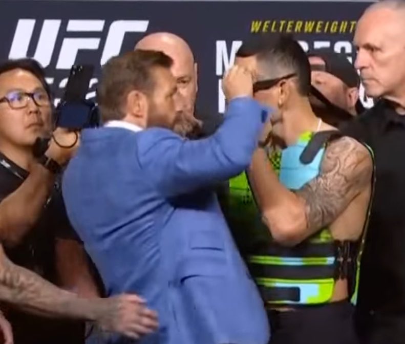 Blessed_Bert's tweet photo. Yeah…. This is gonna be fun
#UFC329 #McGregor #Holloway https://t.co/1X9EroNyl9