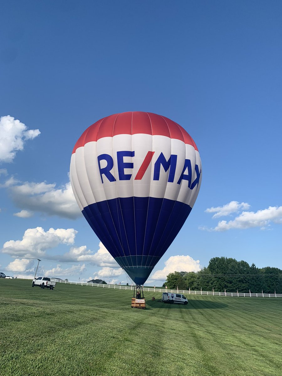 Old World Balloonery tweet media