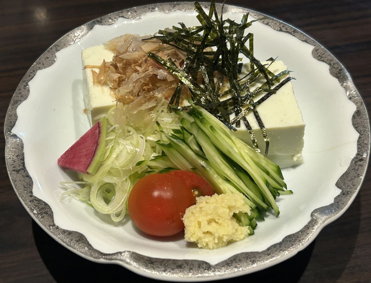 umasaniigata's tweet photo. 【奥阿賀の郷 山姥／新潟市】

何を食べても大当たり！！

名物の馬刺し、三川とうふ、塩麹漬けのニシンなど、阿賀町の魅力がぎゅっと詰まった一軒✨

一品一品が丁寧で、お酒がすすむこと間違いなし🍶

新潟駅前で「新潟らしい一軒」を探している方に、ぜひおすすめしたいお店です☺️

👉 https://t.co/MXEYrMJ0kT

#新潟