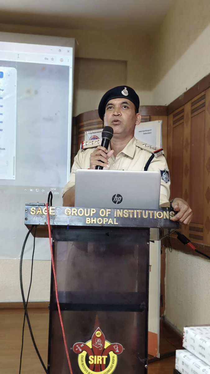 SIRT_BHOPAL's tweet photo. The Department of Applied Sciences successfully organized an expert talk on 'Safe Click' in collaboration with the Cyber Police.
#SIRT #SafeClick #CyberSafety #DigitalResponsibility #StaySafeOnline https://t.co/wSEoce9jgk