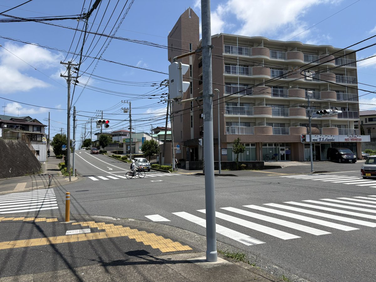 namio128's tweet photo. 工業団地東入口の交差点で、視覚障がい者の方から、音響付きの信号機を設置してほしいと要望があり市に話をしたところ。
他にもそうした声があるとのことで、今年度の県政要望へ入れるということになりました。
引き続き早急な設置を求めます！

#伊勢原市　#伊勢原市議会議員　#日本共産党　#川添 https://t.co/X1EInOTlZI