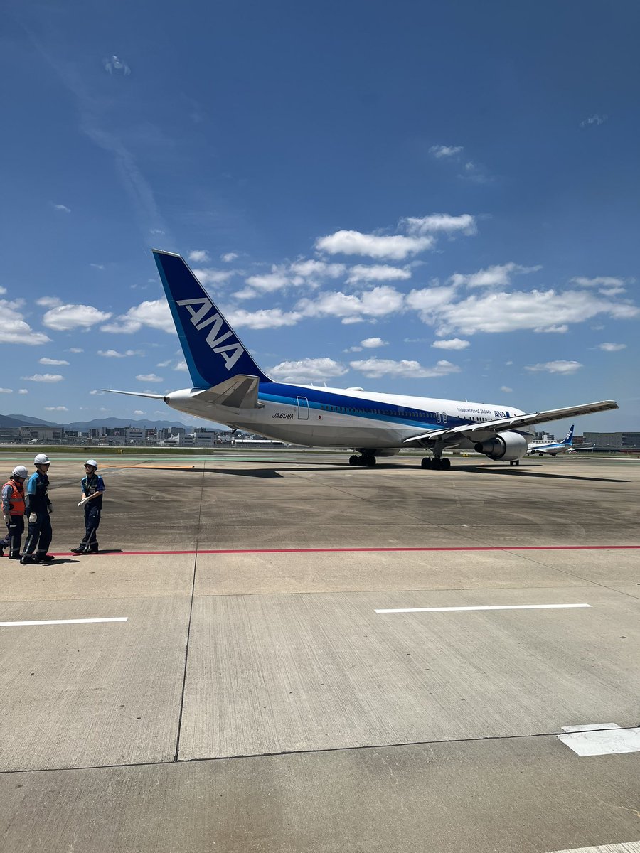 B7Mx8's tweet photo. 大阪へ✈️ https://t.co/EyTeNE8Oak