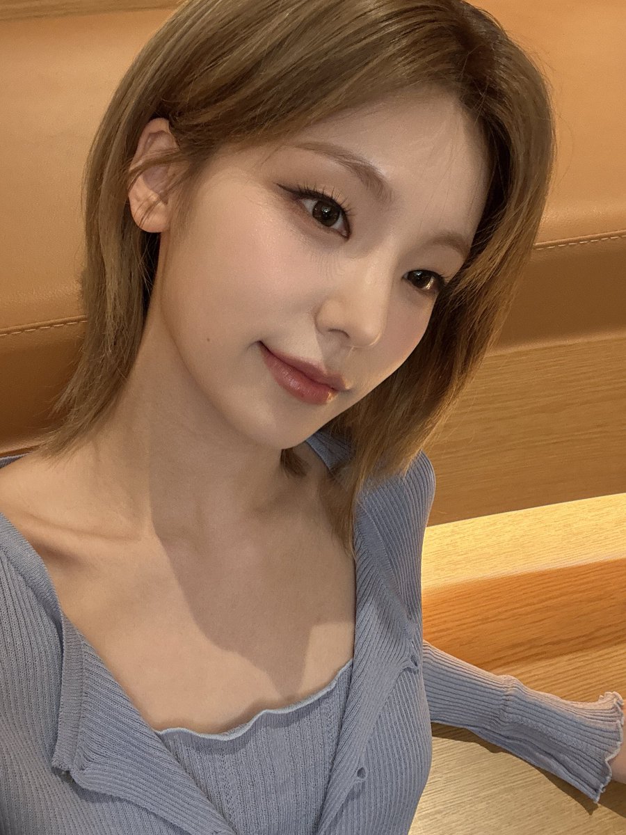 yjbubble's tweet photo. [260710] 7:50/51/55AM KST https://t.co/vppXvT1JB3