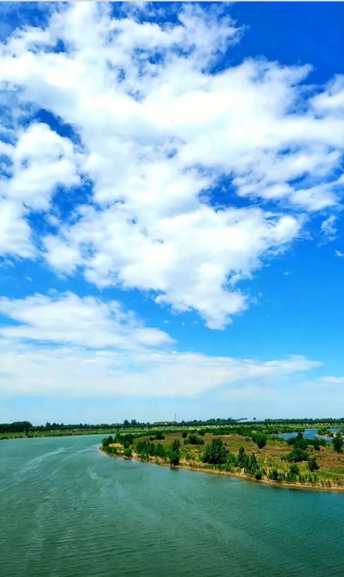 Shijiazhuangicc's tweet photo. 相约石家庄,共赏滹沱风光。
晴观碧水流云,暮看繁花夕阳。
Meet in Shijiazhuang, enjoy the scenery of Hutuo together.
By day, watch clear river flowing beneath drifting clouds;
At dusk, admire blooming flowers alongside the sunset.
#Shijiazhuang #HutuoRiver #HebeiTravel #RiverView https://t.co/d6WtkKbNGt