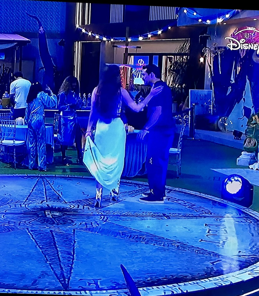 martinizas's tweet photo. Nossa Princess ficouuuuuuu

Noix fomos e eu tava 

#TeamMatheus
#TeamBackers
#Mabi
#Pantaneiros
#Sertanejo

A União faz a força 

No final está tudo bem 👏🏻🙏🏻 https://t.co/Eb4oCrBnKk