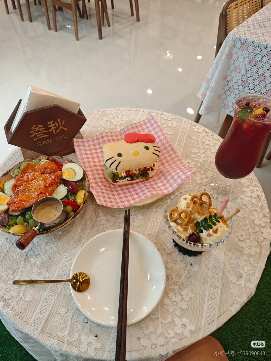 zhngwnw59350292's tweet photo. 超超级可爱的小店就在新疆乌苏
This adorable little shop is located in Wusu, Xinjiang.
#hellokitty #cuteshop #chinatravel #xinjiang https://t.co/MoQa0GqVKM
