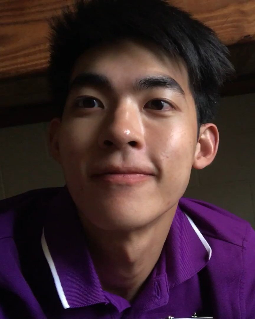 Greenkungz's tweet photo. 9 ปีที่แล้ว ตัดผมที่เมกาครั้งแรก สื่อสารกันไม่รู้เรื่อง  เอารูปให้ดูก็แล้ว แต่สิ่งที่ได้มาคืออะไรนะ...

แล้วไปตัดผมคือแพงมาก แล้วก็ตัดคือ แค่ตัดจริงๆ พอตัดเสร็จเศษผมเต็มหน้า ไม่เป่าผมเศษผมที่หัว ที่ตัวออกให้เลย แบบใช้กนรไกร กับแบตตาเลี่ยนเสร็จก็คือจบ ไม่ทำไรแล้ว งง มากตอนนั้น https://t.co/BdvHZCy907