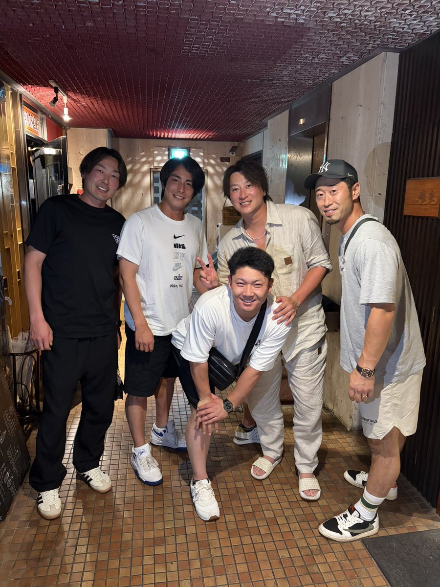 y_kaneko7's tweet photo. 沖縄旅🏝️
今回初めての沖縄でのダイビング🤿に
行ってきました☺️
沖縄の海の綺麗さに感動がとまらず😭
また慶良間に来ることが確定🤭

せっかくなのでということで
大好きなゴルフもプレー🏌️‍♂️⛳️
そしてライオンズの試合を観戦🦁⚾️
勝ってくれたし最高でした‼︎

いやー、やっぱり沖縄楽しかった✌️ https://t.co/kUCWu5YYBW