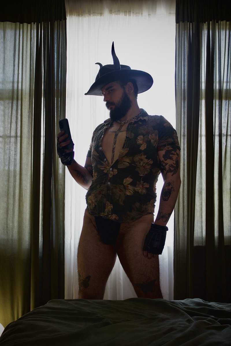 _ozzy_carrillo's tweet photo. Ya hay vaquero pal rodeo. #gaybear #gaycowboy #gayman #gaymex #osogay https://t.co/fKTFDJpCuc