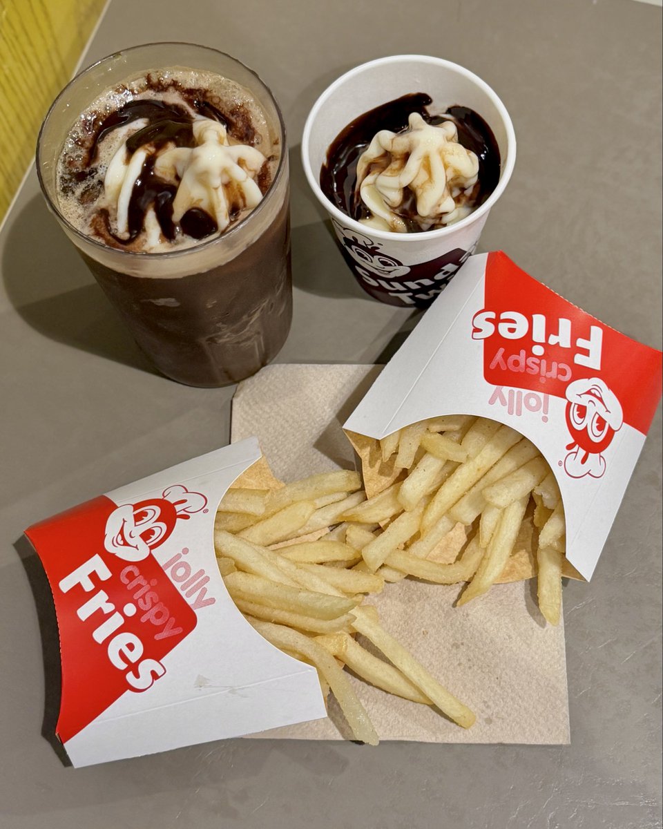 Manyeeeels's tweet photo. My favortie combo! 🥰

Let’s celebrate National Fries Week with @Jollibee 🐝
Best paired with their Choco Sundae and Coke Float + FREE upgrade to Medium Fries! 😍🍟 https://t.co/yukomB2O3S