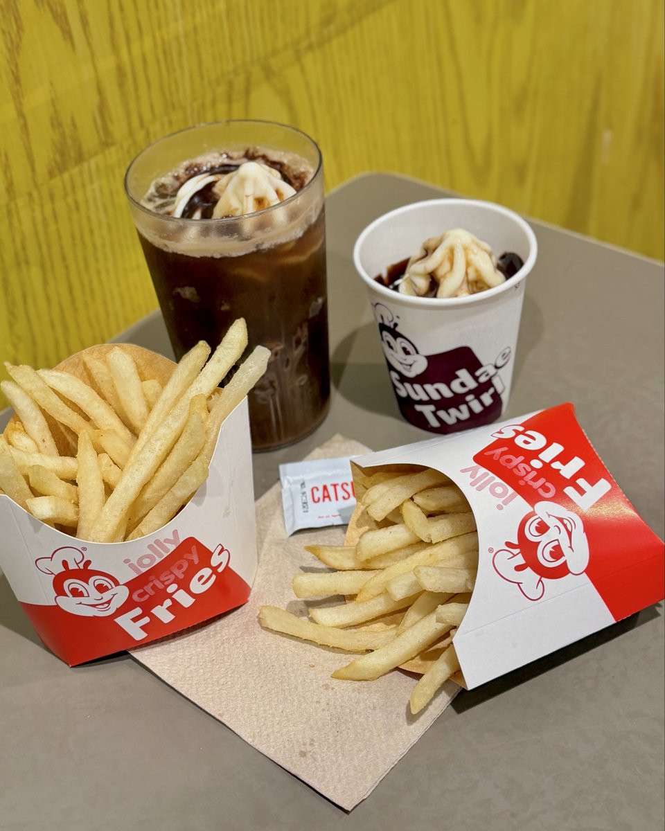 Manyeeeels's tweet photo. My favortie combo! 🥰

Let’s celebrate National Fries Week with @Jollibee 🐝
Best paired with their Choco Sundae and Coke Float + FREE upgrade to Medium Fries! 😍🍟 https://t.co/yukomB2O3S