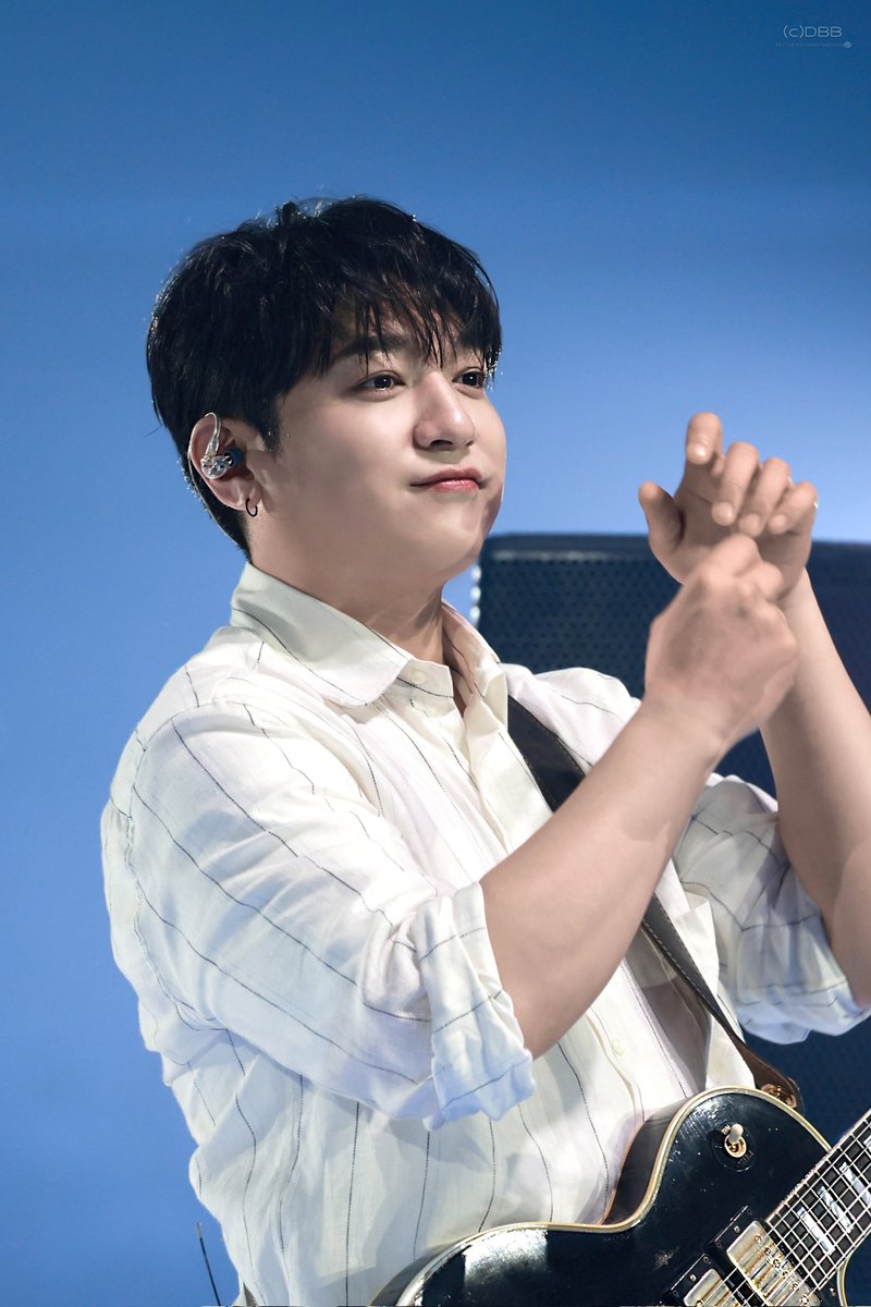 _ddbbbb_'s tweet photo. 260703 더데케이드 앙콘

억수로 큰 눈망울과
벨루가 입 ㅠㅠㅠㅠㅠㅠ너무 ㄱㅇㅇ
(+두꺼운 팔뚝 ..🙈)

#day6 #데이식스
#sungjin #성진 https://t.co/vSrgDeK9ai