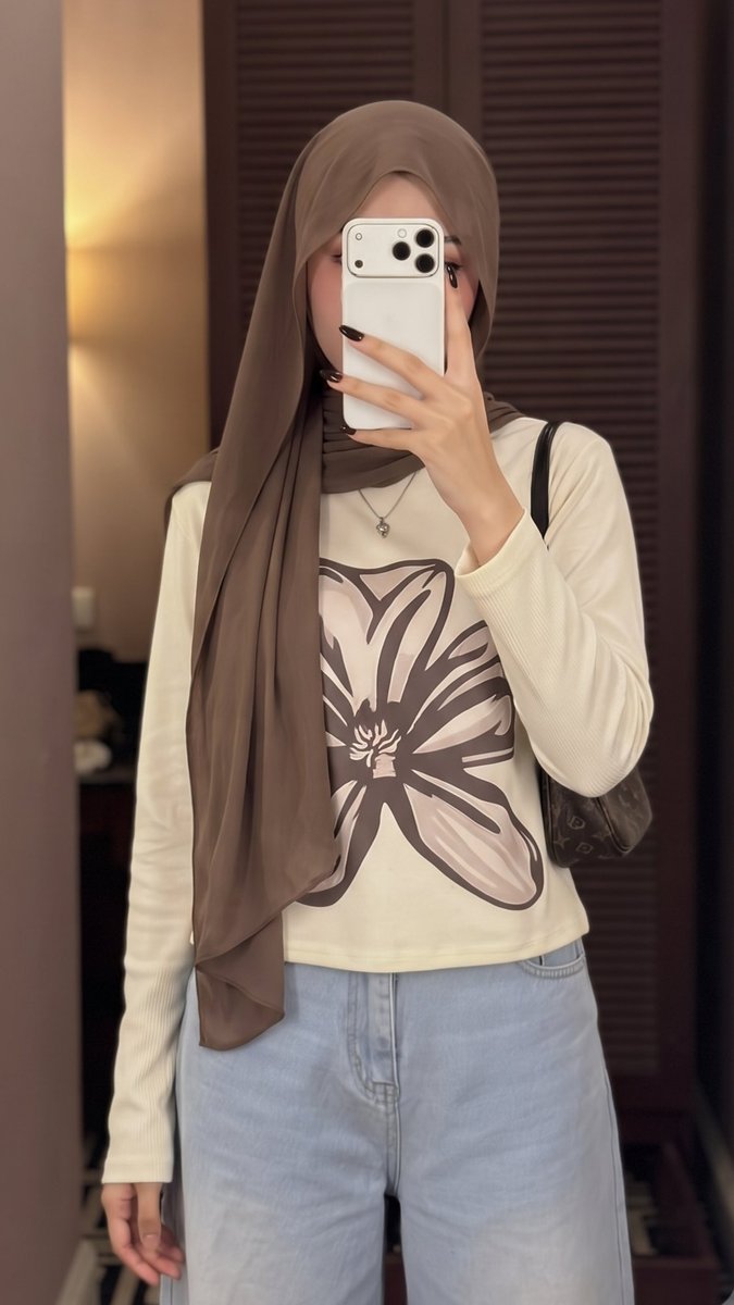 tw3nttry's tweet photo. nemu kaos kece buat ootd an, bisa buat hangout, bahan nya adem gak takut kegerahan kalo lagi nongki🤍🥐🥨 https://t.co/NkxOlDZU2f