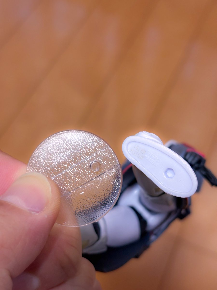 juridget's tweet photo. 最近ブラックシリーズ飾ってるとクリック関節の反発で倒れてしまうことが多かったので安定感増すためのペグ付きクリアベース買ってみた

一個でも安定度一気に上がるし、2個あれば普通なら倒れるような重心の偏ったポーズでも出来るからかなり良いかも。
単純計算で一個50円くらいなのでコスパもいい https://t.co/KNpeGrIGZ3