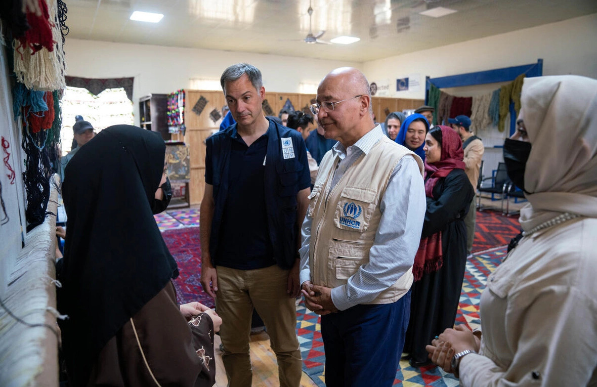 UNHCR_Tokyo's tweet photo. ドゥ＝クロー国連開発計画総裁とサーレハ国連難民高等弁務官がアフガニスタンを合同視察。  

世界最大規模の帰還が進むなか、脆弱な立場にある人々に対する国際社会からの支援を訴えました。  

UNDPとUNHCRは今年5月に締結した「共同協力枠組み」のもと連携してまいります。
https://t.co/STVaBFXi9x https://t.co/NQHXwq1lc0