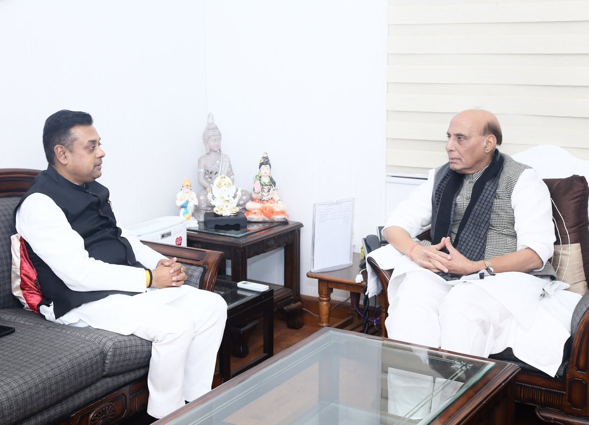 sambitswaraj's tweet photo. भारतीय जनता पार्टी के वरिष्ठ नेता एवं देश के यशस्वी केंद्रीय रक्षा मंत्री आदरणीय श्री @rajnathsingh जी को जन्मदिन की हार्दिक बधाई एवं शुभकामनाएँ।

आपके कुशल नेतृत्व भारत की सुरक्षा व्यवस्था को नई शक्ति और नई दिशा प्रदान की है। आत्मनिर्भर भारत के संकल्प को साकार करते हुए स्वदेशी रक्षा निर्माण, सैन्य आधुनिकीकरण तथा राष्ट्रीय सुरक्षा को सुदृढ़ बनाने में आपका योगदान अत्यंत प्रेरणादायी है।

महाप्रभु श्री जगन्नाथ जी से आपके उत्तम स्वास्थ्य, दीर्घायु एवं सुखमय जीवन की मंगलकामना करता हूँ। आप निरंतर राष्ट्रसेवा के पथ पर इसी प्रकार देश का मार्गदर्शन करते रहें।