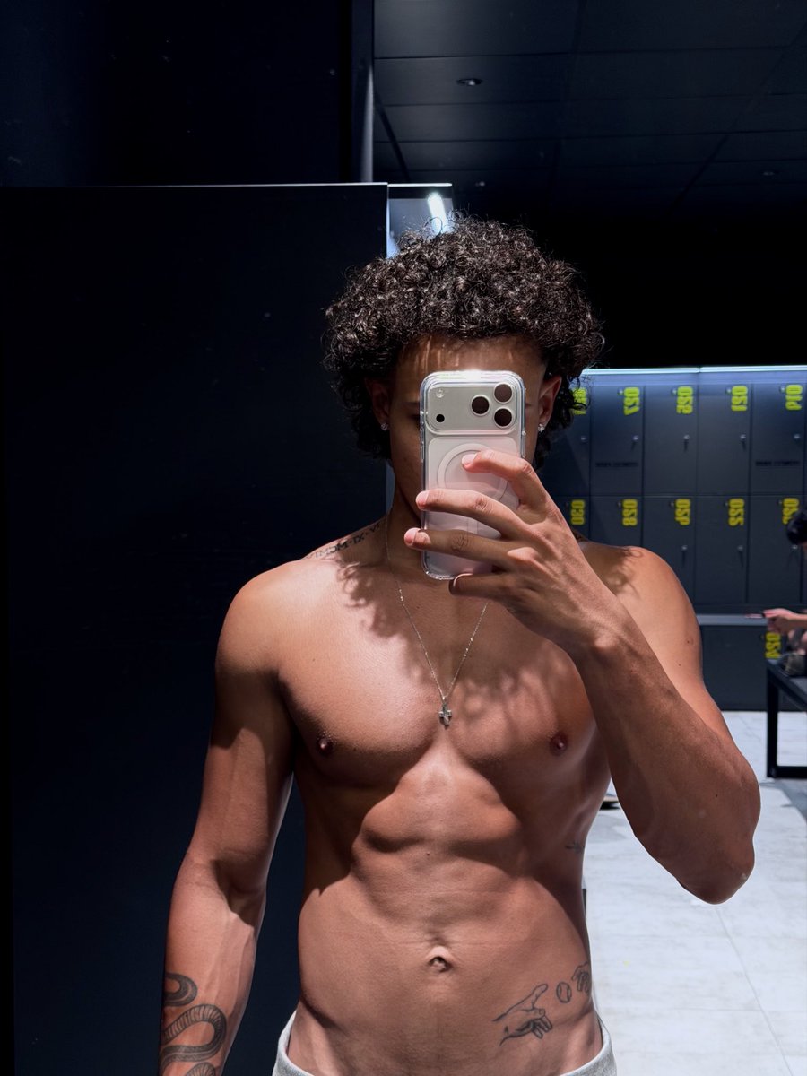 Sequeracarlos14's tweet photo. ¿Entrenamos?
#gym #latinos https://t.co/k54dpcjG3L