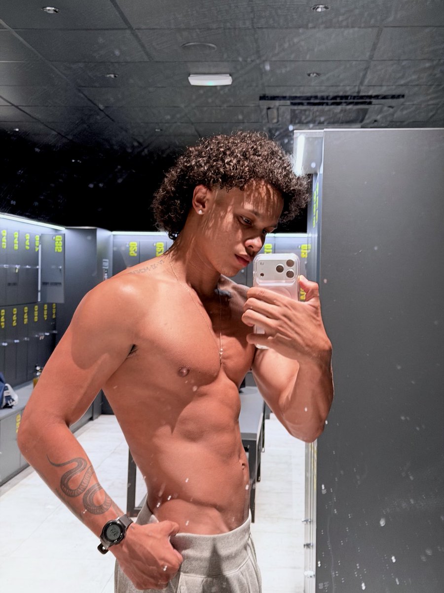 Sequeracarlos14's tweet photo. ¿Entrenamos?
#gym #latinos https://t.co/k54dpcjG3L