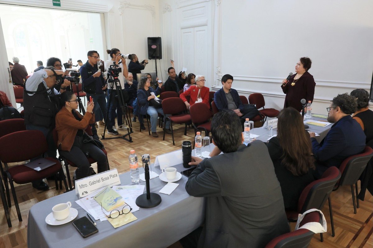 lauammx's tweet photo. Este jueves se presentó en conferencia de prensa el programa académico y cultural del Homenaje a René Avilés Fabila en el marco de su 10º Aniversario luctuoso, que incluirá las siguientes actividades:

🦉 Exposición René Avilés Fabila “Los Búhos del Búho”
22 de septiembre de 2026
12:30 horas
UAM Xochimilco

📰 Charla René Avilés Fabila: Crítica y periodismo cultural
25 de septiembre de 2026
11:00 a 13:00 horas
UAM Xochimilco

✍🏼 Homenaje a René Avilés Fabila: Escritura, memoria y crítica cultural
9 de octubre de 2026
18:00 a 20:00 horas
Centro Nacional de las Artes

📖 René Avilés Fabila: escritor de nuestro tiempo
“Premiación de cuento corto y minificción” y “Periodismo cultural”
16 de octubre de 2026
12:00 horas
UAM Xochimilco

#SoyUAM #Homenaje #RenéAvilésFabila #UAM #UAMXochimilco @UDUALC @uamxoficial