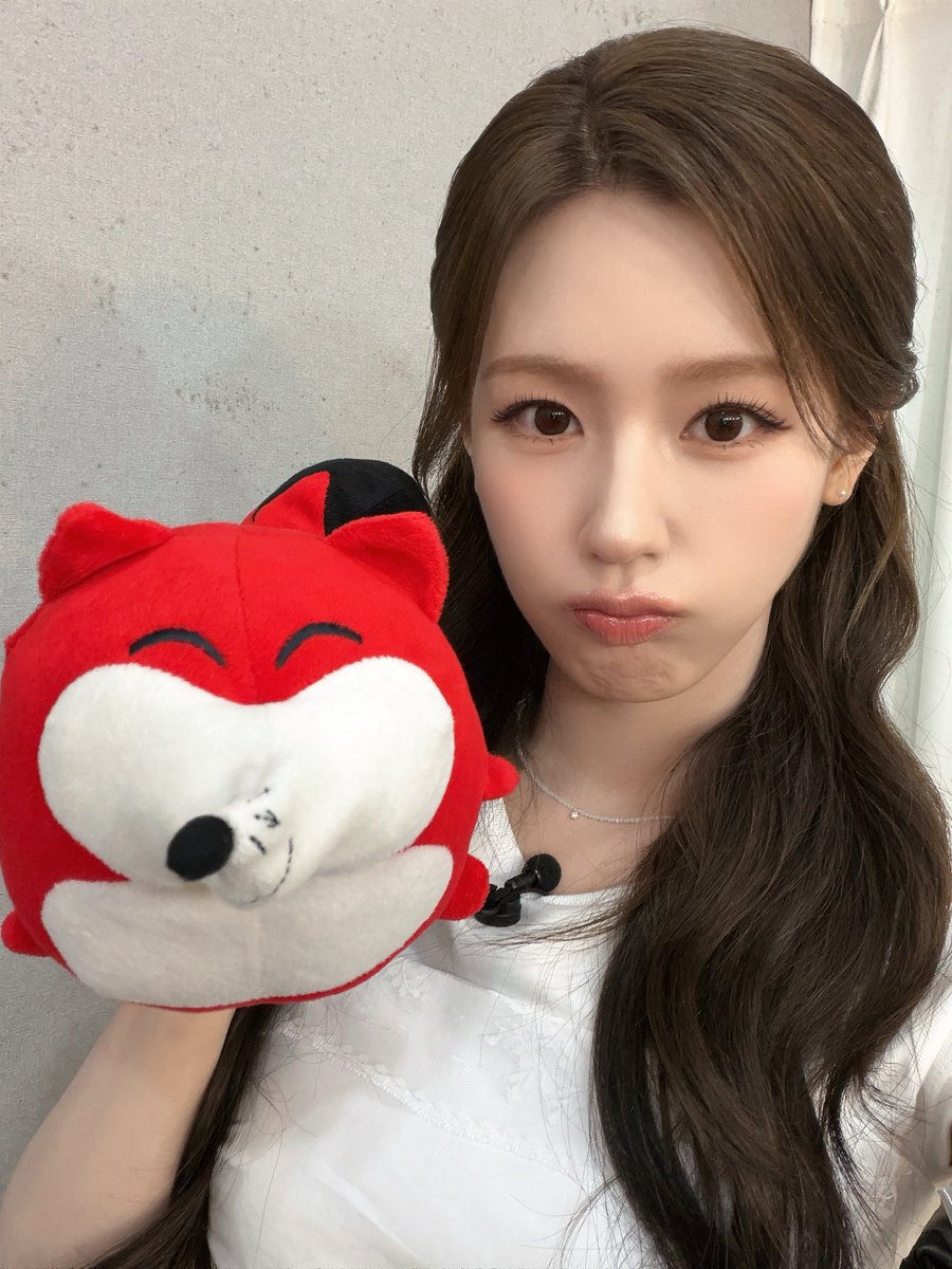 SOHUKOREA's tweet photo. Come gimme that i-dle😻아이들이 오랜만에 SOHU KOREA 인터뷰를 찾아왔습니다!
🎮머리가 아찔해지는 기억력 게임과
🎙️월드투어 비하인드 스토리 대공개!
🔗：https://t.co/oyTBzHs0mB
<#만나서_반가워 见到你很高兴> 본편을 확인해보세요~
#아이들 #idle #미연 #MIYEON #미니 #MINNIE #소연 #SOYEON https://t.co/Nqo5pQOL8Z