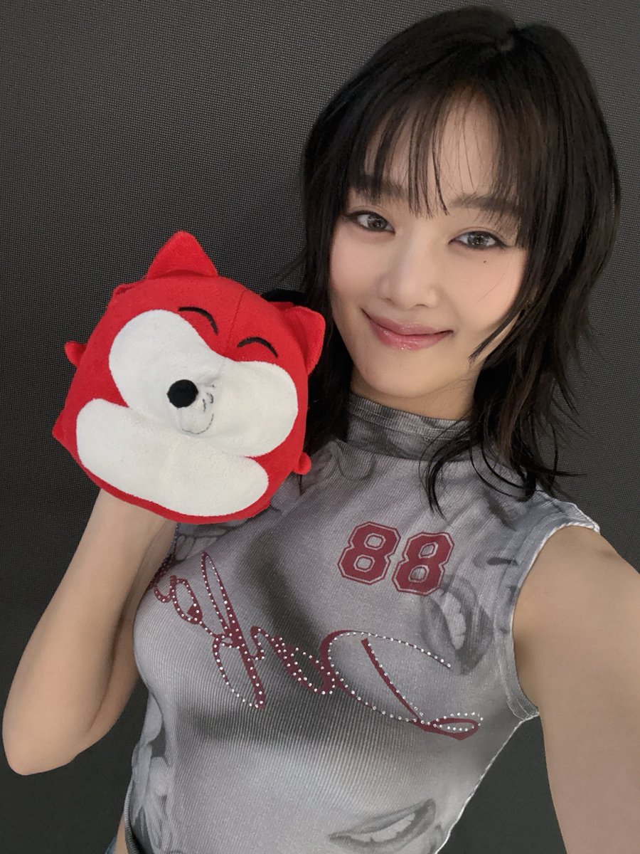 SOHUKOREA's tweet photo. Come gimme that i-dle😻아이들이 오랜만에 SOHU KOREA 인터뷰를 찾아왔습니다!
🎮머리가 아찔해지는 기억력 게임과
🎙️월드투어 비하인드 스토리 대공개!
🔗：https://t.co/oyTBzHs0mB
<#만나서_반가워 见到你很高兴> 본편을 확인해보세요~
#아이들 #idle #미연 #MIYEON #미니 #MINNIE #소연 #SOYEON https://t.co/Nqo5pQOL8Z