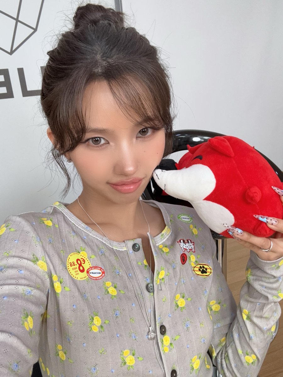 SOHUKOREA's tweet photo. Come gimme that i-dle😻아이들이 오랜만에 SOHU KOREA 인터뷰를 찾아왔습니다!
🎮머리가 아찔해지는 기억력 게임과
🎙️월드투어 비하인드 스토리 대공개!
🔗：https://t.co/oyTBzHs0mB
<#만나서_반가워 见到你很高兴> 본편을 확인해보세요~
#아이들 #idle #미연 #MIYEON #미니 #MINNIE #소연 #SOYEON https://t.co/Nqo5pQOL8Z