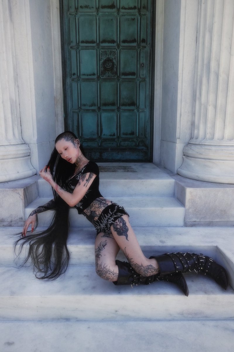 NiohuruX's tweet photo. Stop touching grass , u should touch me 🎀🖤 https://t.co/SwbzrFeyWJ