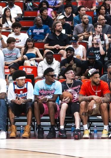 EbaB912's tweet photo. @BrendleKaleb @hornets @tre2mann3 @brandmillerr @CobyWhite @MoussaDiabate_ Here LOL https://t.co/gValbYkNQA