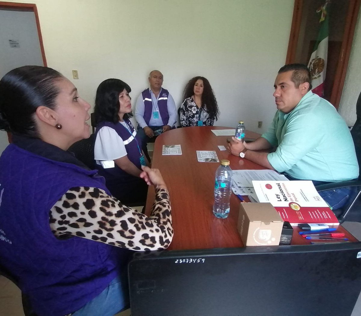 IFDPJalisco's tweet photo. Personal de la Delegación Jalisco IFDP acudió al Centro Integral de Justicia Regional de Lagos de Moreno y se entrevistó con su Director, el Lic. Fernando García Gómez, para informarle sobre los servicios gratuitos de defensa penal y asesoría jurídica que brinda la Institución. https://t.co/VDObuZQ41Z