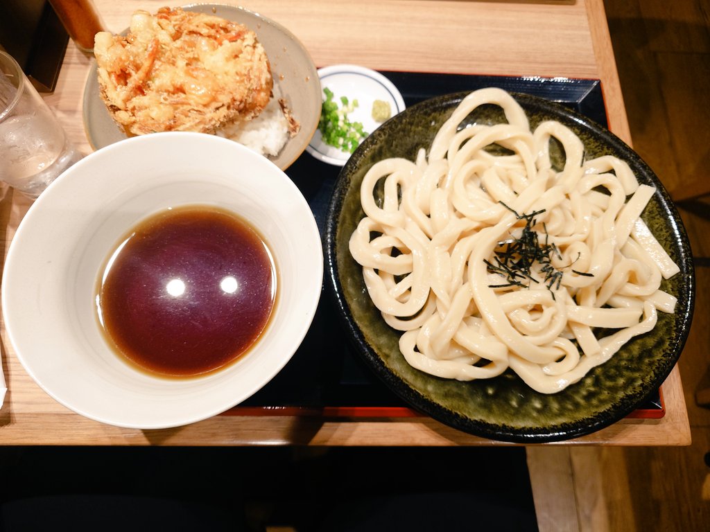 r2powerd's tweet photo. 出張でうどんの面倒をみてる！コシが堪りませんわ♪ https://t.co/SXRWRK1n27
