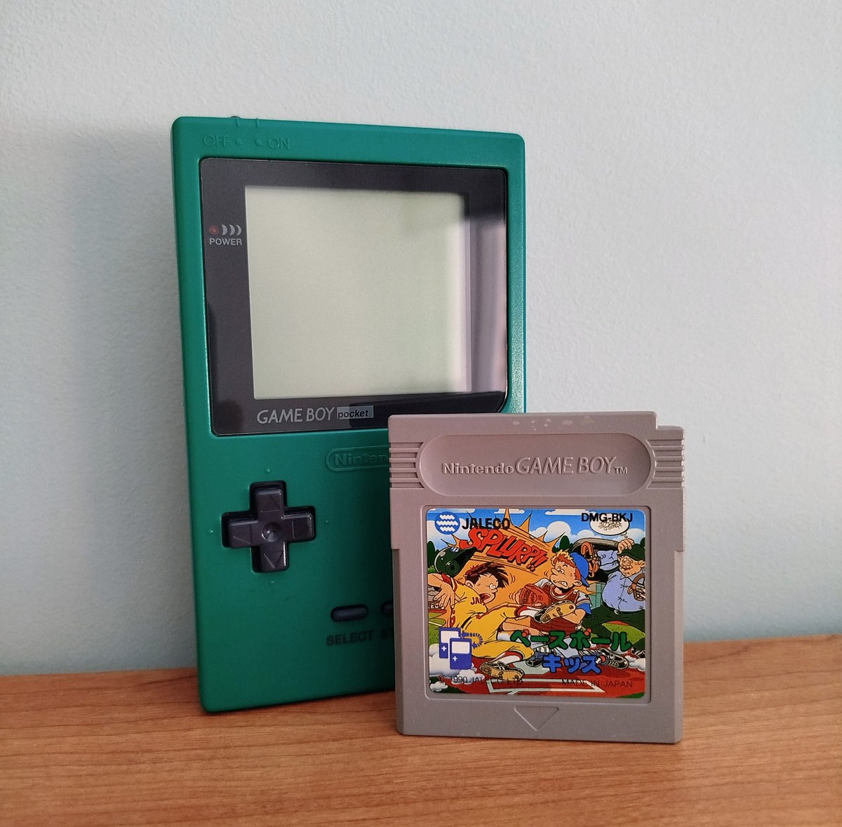 Charlss37's tweet photo. Feliz viernes y feliz finde!!! 😃🙌❤️
#Tose #Jaleco 1990
#BaseballKids ⚾
#Gameboy 👾 #Nintendo 🍄 https://t.co/qKhOPpodsk