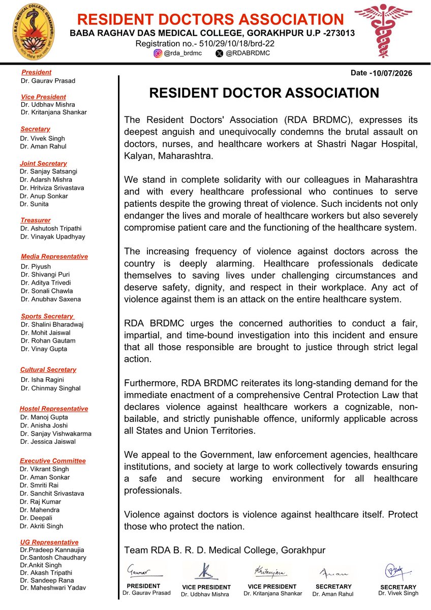 RDABRDMC's tweet photo. RDA BRD Medical College, Gorakhpur strongly condemns assault on doctors and healthcare workers at Shastri Nagar Hospital, Kalyan
We stand in solidarity with our colleagues
We demand swift justice and immediate enactment of a Central Protection Law https://t.co/i9REyyiweW