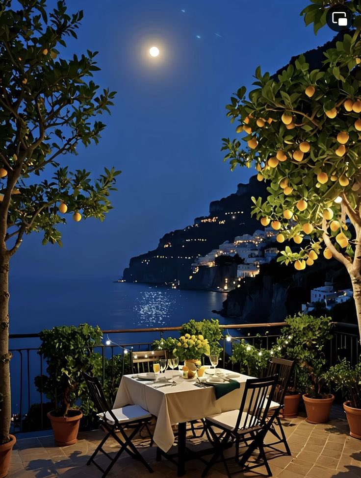 lunecrumbss's tweet photo. Italian nights https://t.co/w5aXIO9vWH