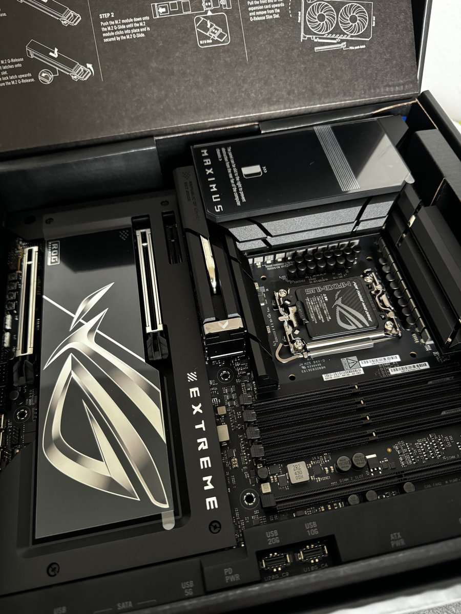 初めてのマザボはROG STRIX Z390-F Gaming！9900k載せてた。 この