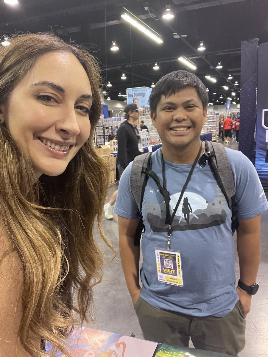 Darro19's tweet photo. @PurpleKyogre @sarahnatochenny She is so cool!! I got to meet her at a convention 2 years ago!! Very nice too!! https://t.co/4Y0LKmdZfd