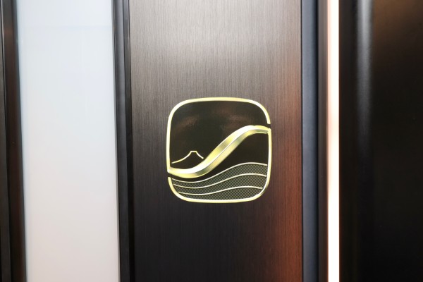 RM_nekopub's tweet photo. 想像を超えてきた…！ 東海道・山陽新幹線の最高峰シート「Supreme Class」！ | 昨日報道公開が行われた東海道山陽新幹線の新しいハイクラス座席について記事がアップされております！　ぜひご覧ください。鉄道ホビダス https://t.co/Llgtu6RSqm https://t.co/O2iNUg35g6