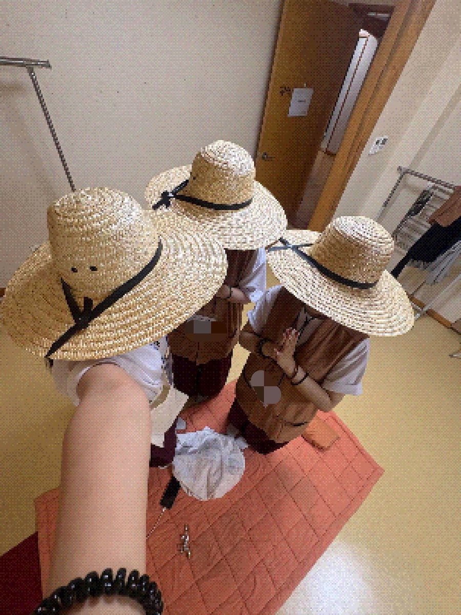 kamadesu's tweet photo. 여름에 가는 템플스테이 아주 좋음.. ☮️⛰️🎏 https://t.co/0vz45QqHHq