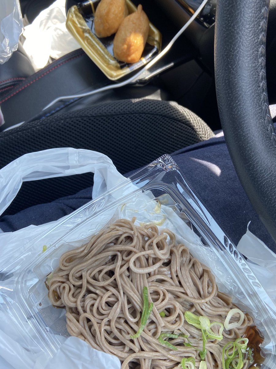 uminisakupro's tweet photo. 夜勤明けのお昼のおしゃもじエアコン買いに行かないといけないから時短のためにスーパーの惣菜 https://t.co/i8s6TqLGJj