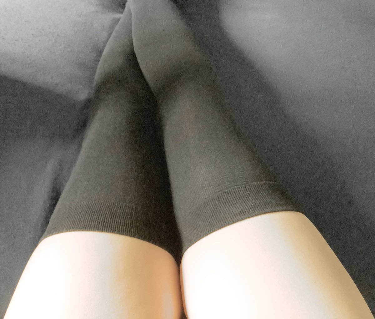 SquishyFemb0y's tweet photo. Wasn't sure what to post so here's an old pic i took where my skin was too pale for the camera lol hope you can forgive me for missing thigh thursday😣 https://t.co/8MKvLrTRYe